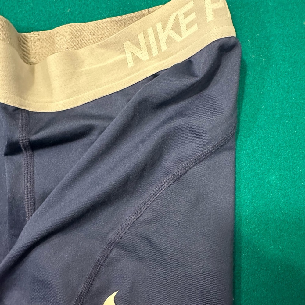 NIKE PROS - Picture 2 of 3